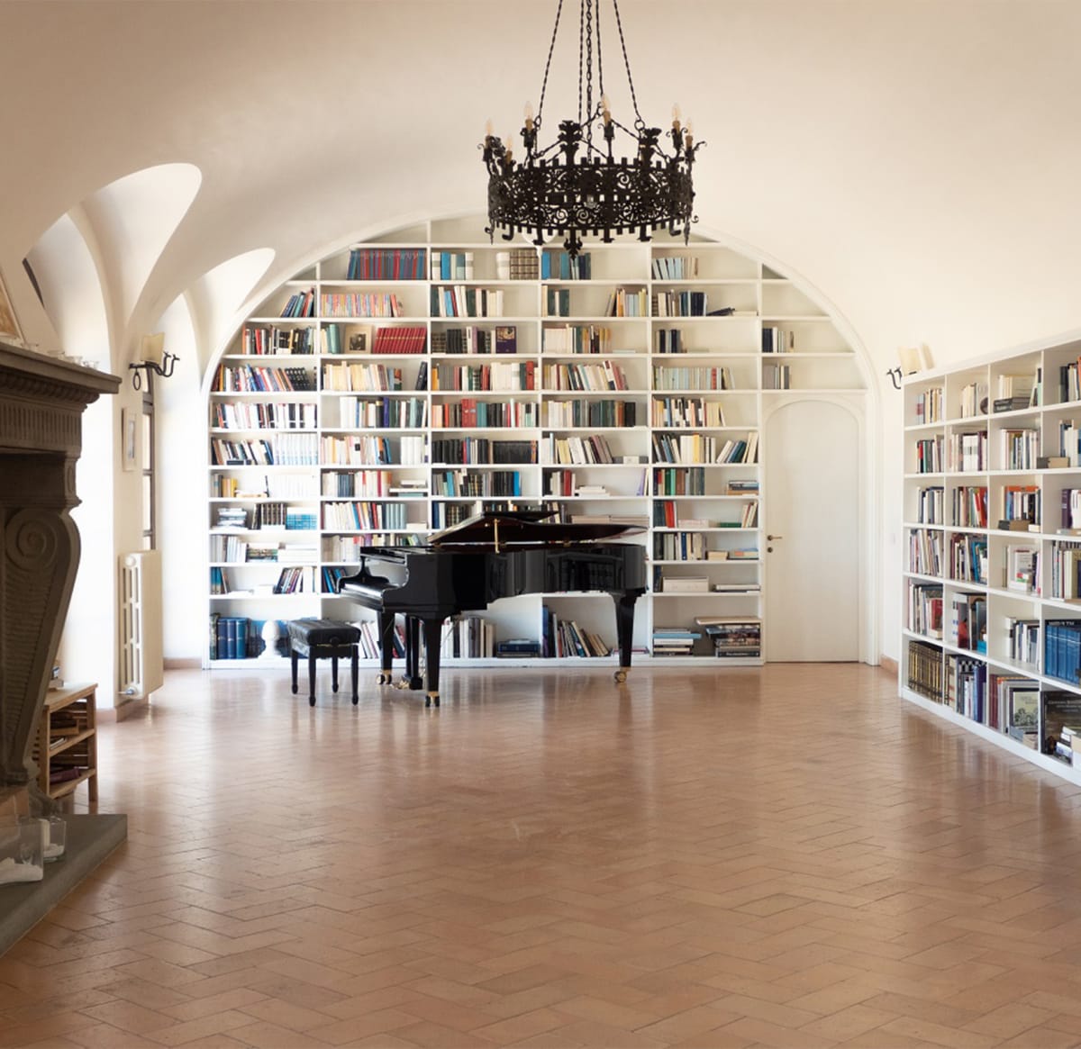 Залы Академии