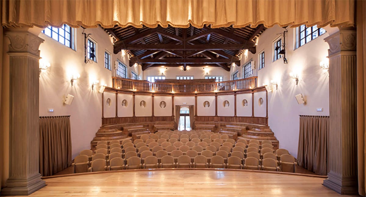 Занавес Театра Кучинелли