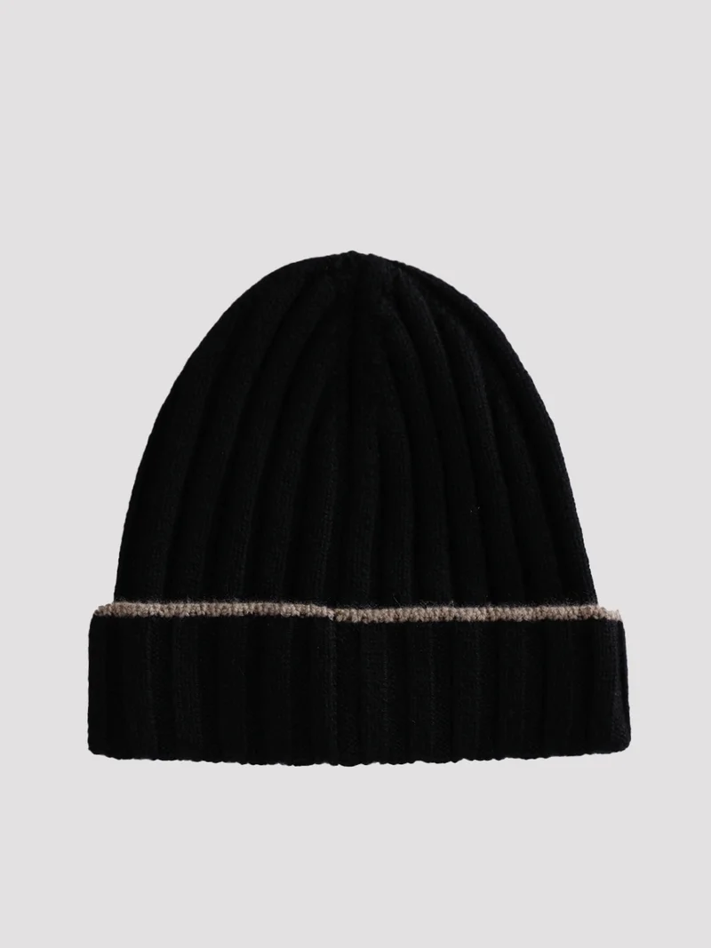 Шапка цвет черный