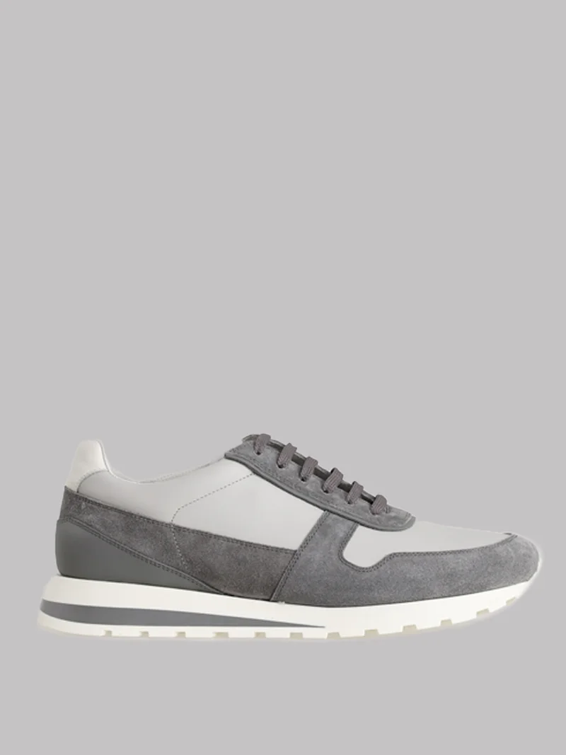 Кроссовки цвет серый