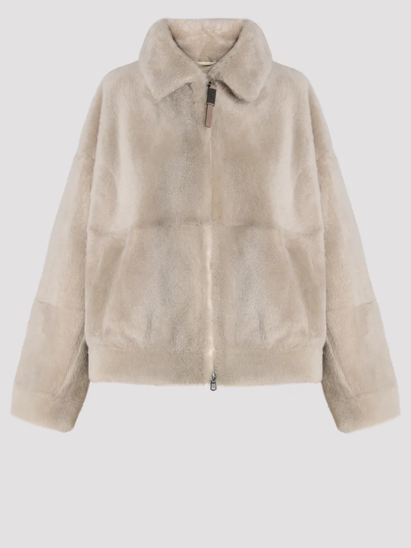 Дубленка цвет бежевый