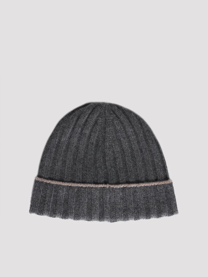 Шапка цвет серый