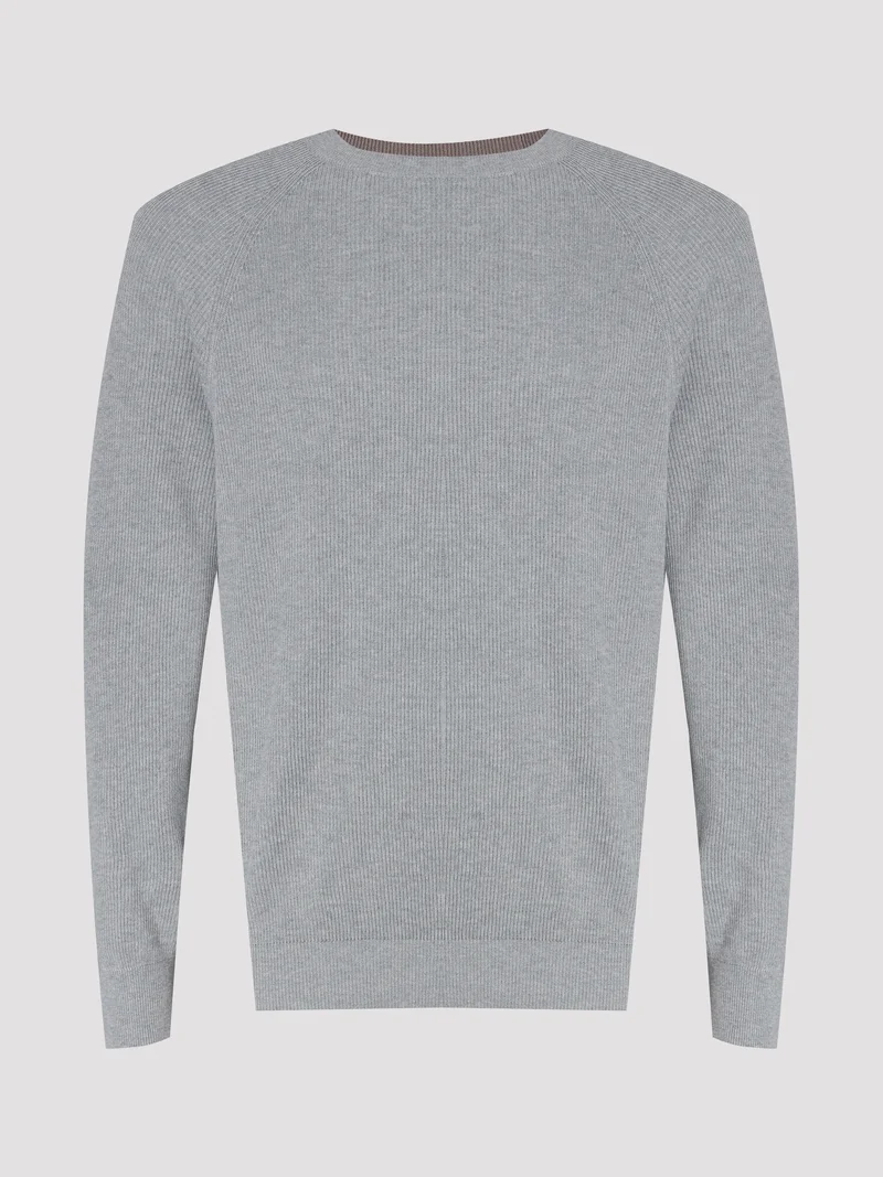 Джемпер цвет серый