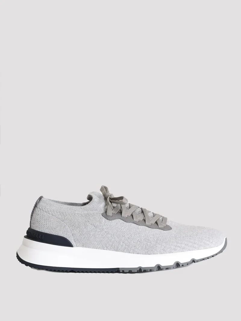 Кроссовки цвет серый